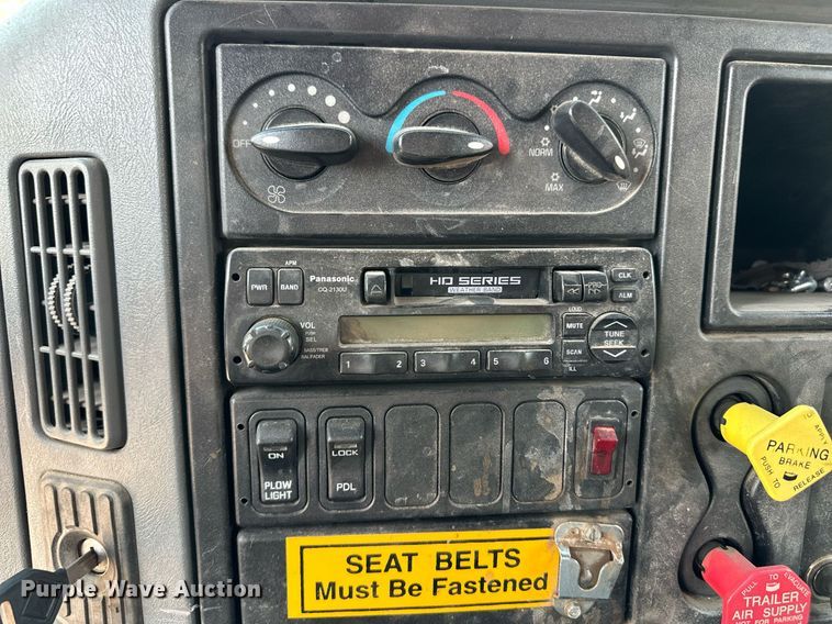 image for item DL0440 2005 International 7400 dump truck