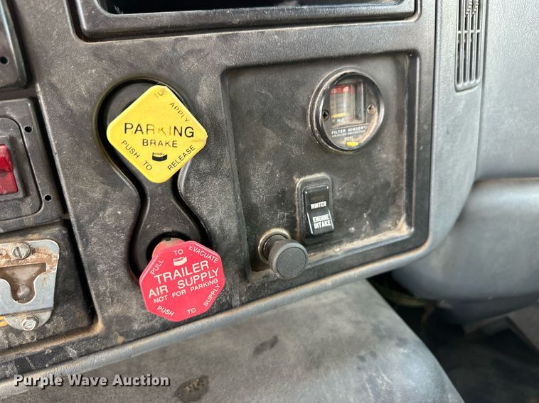 image for item DL0440 2005 International 7400 dump truck