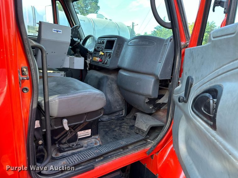 image for item DL0440 2005 International 7400 dump truck