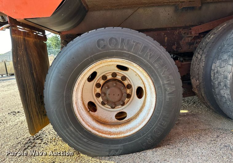 image for item DL0440 2005 International 7400 dump truck