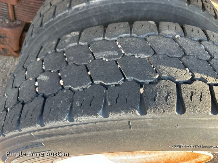 image for item DL0440 2005 International 7400 dump truck