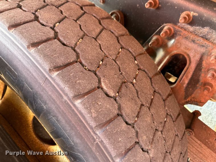 image for item DL0440 2005 International 7400 dump truck