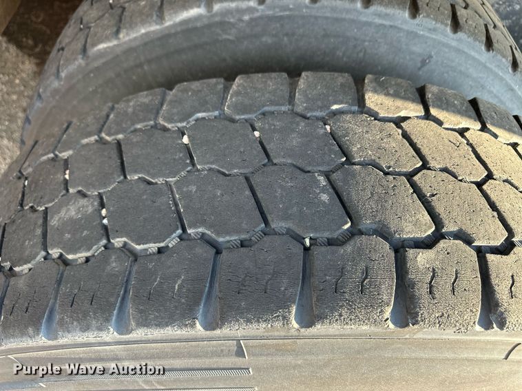 image for item DL0440 2005 International 7400 dump truck