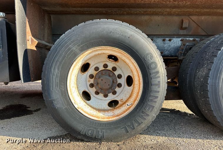 image for item DL0440 2005 International 7400 dump truck