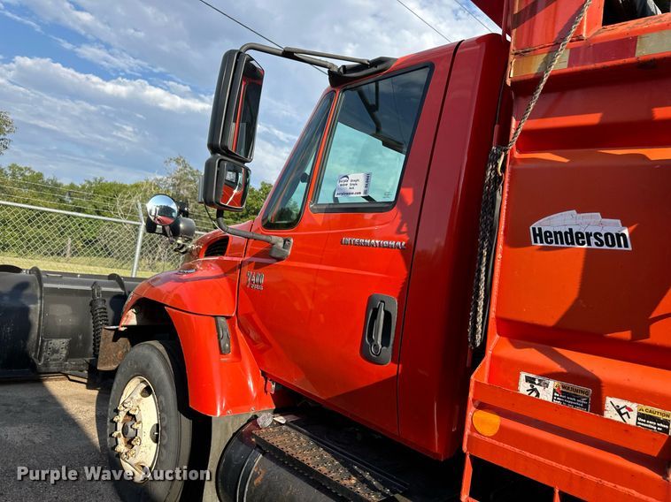 image for item DL0441 2005 International 7400 dump truck
