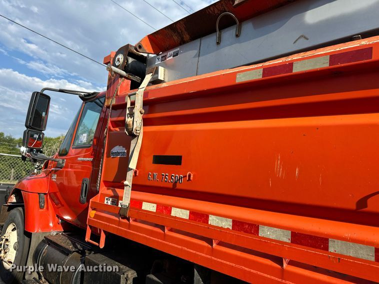 image for item DL0441 2005 International 7400 dump truck