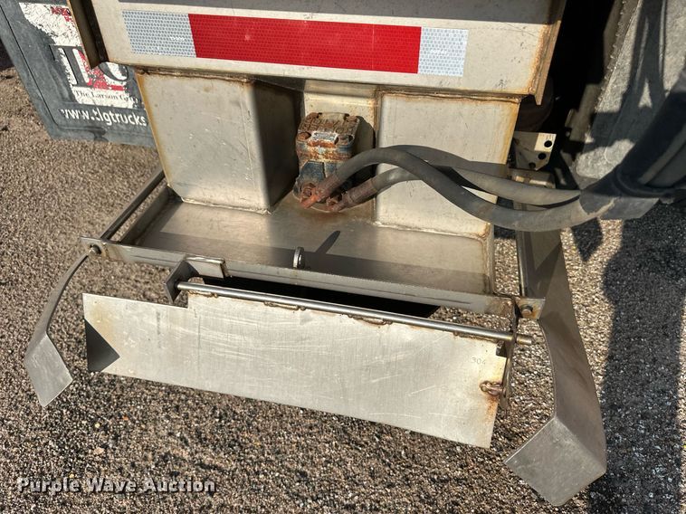 image for item DL0441 2005 International 7400 dump truck