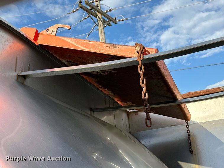 image for item DL0441 2005 International 7400 dump truck