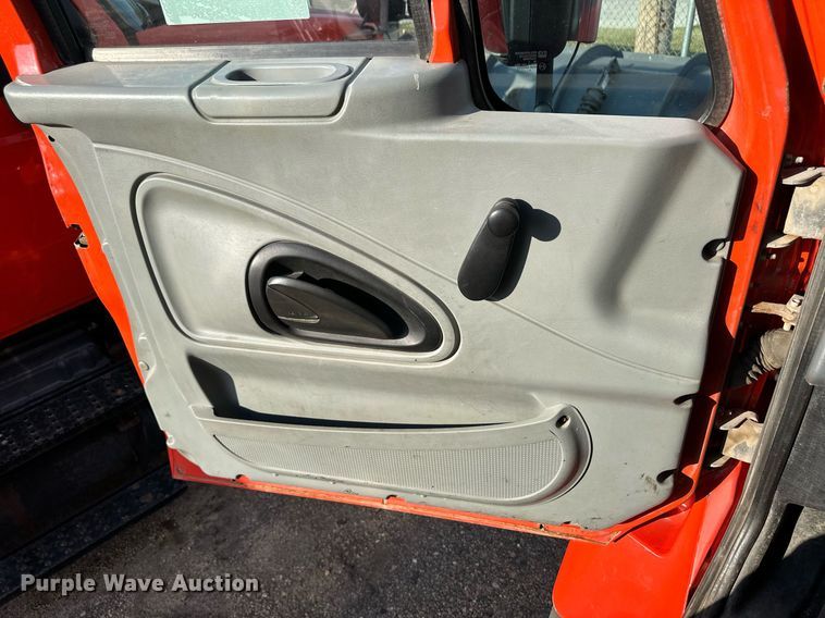 image for item DL0441 2005 International 7400 dump truck