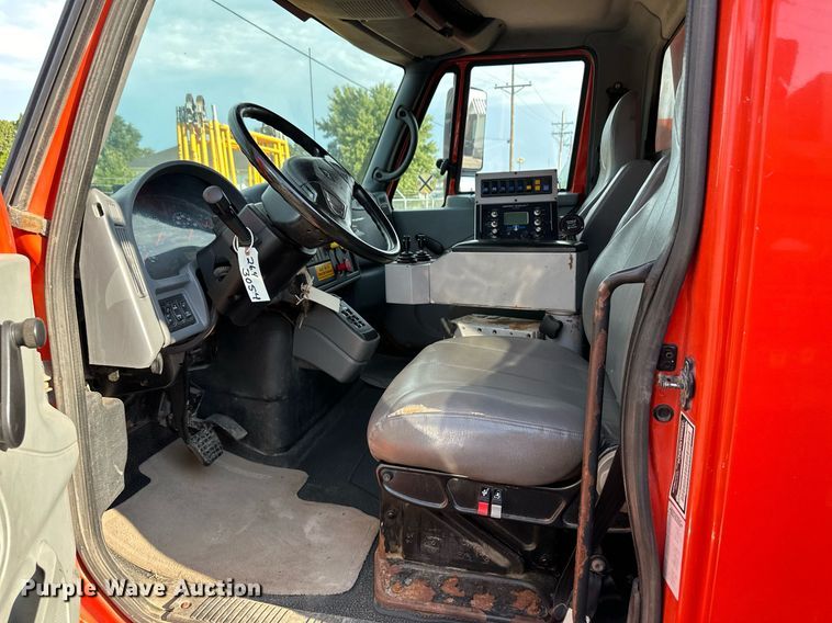 image for item DL0441 2005 International 7400 dump truck