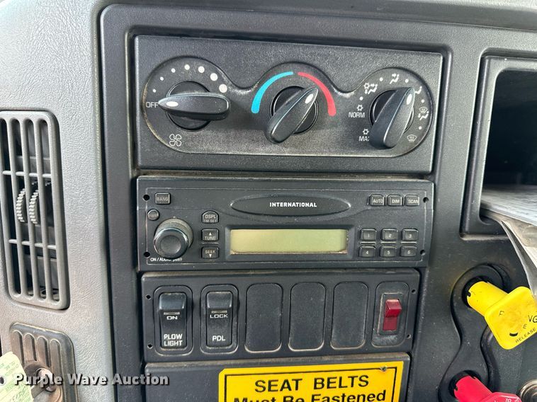 image for item DL0441 2005 International 7400 dump truck