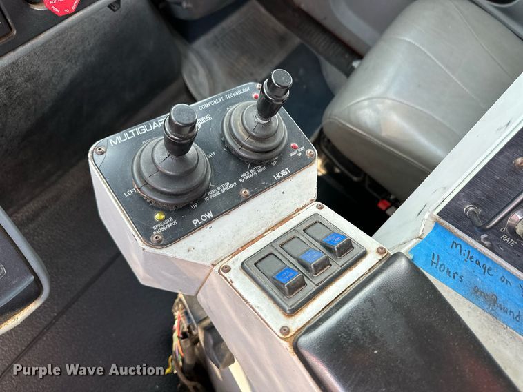 image for item DL0441 2005 International 7400 dump truck