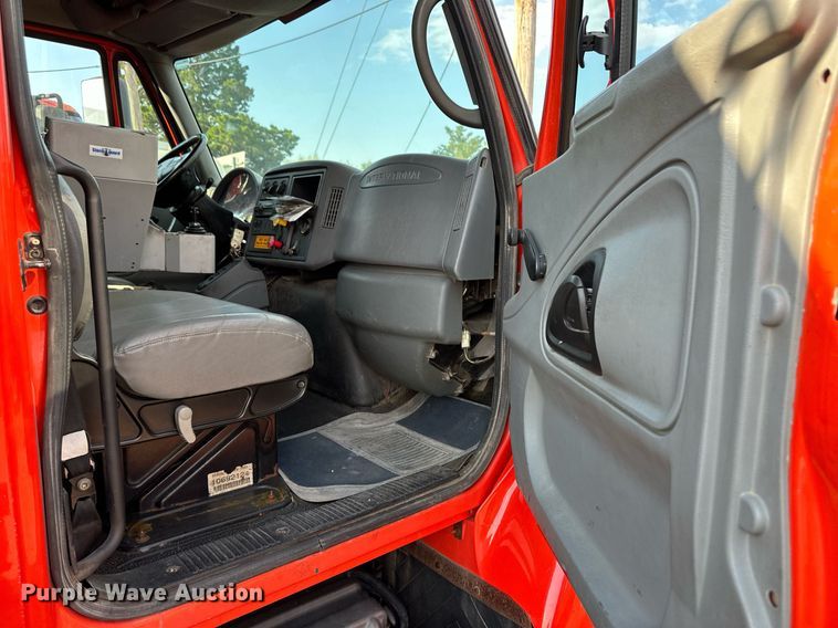 image for item DL0441 2005 International 7400 dump truck