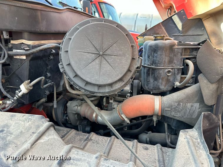 image for item DL0441 2005 International 7400 dump truck