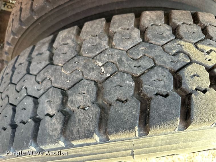 image for item DL0441 2005 International 7400 dump truck