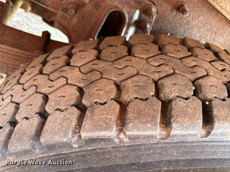 image for item DL0441 2005 International 7400 dump truck