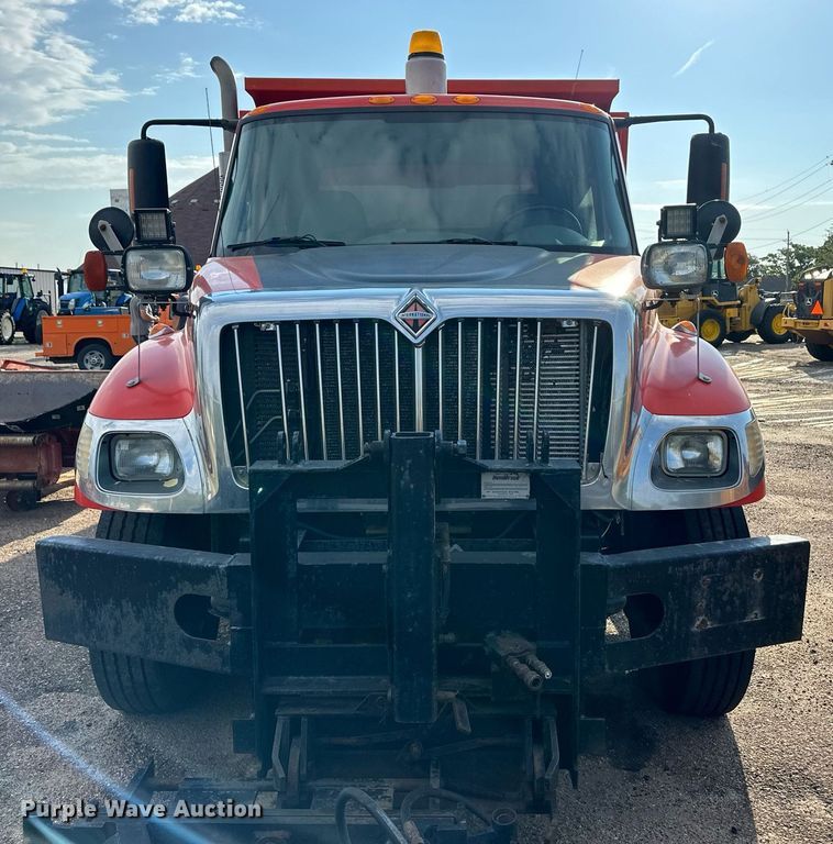 image for item DL0442 2005 International 7400 dump truck