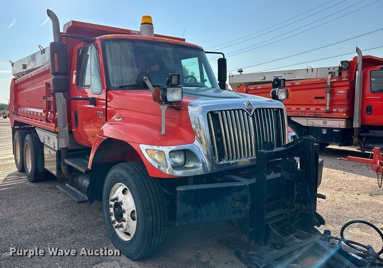 image for item DL0442 2005 International 7400 dump truck