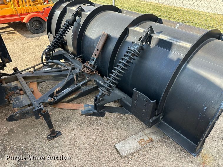 image for item DL0442 2005 International 7400 dump truck