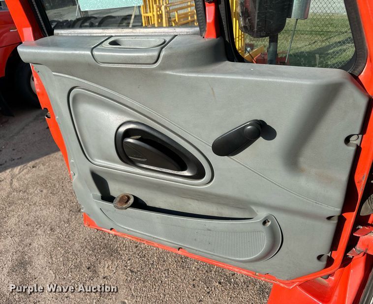 image for item DL0442 2005 International 7400 dump truck