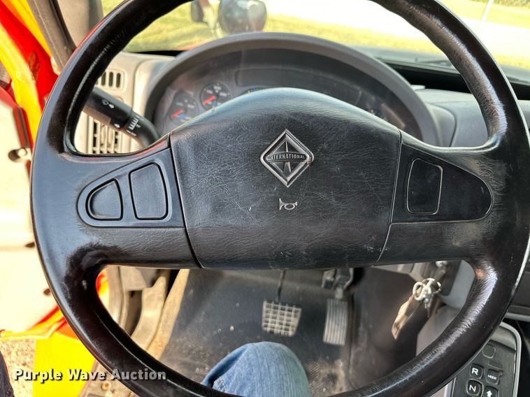 image for item DL0442 2005 International 7400 dump truck