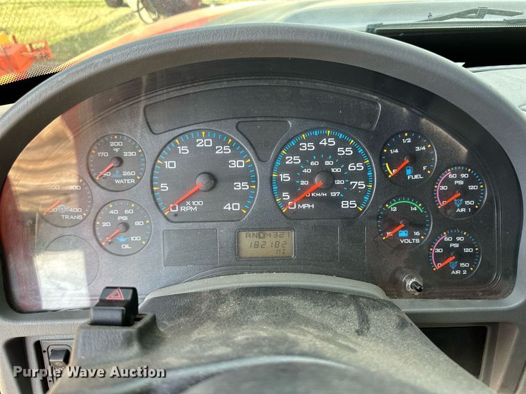 image for item DL0442 2005 International 7400 dump truck