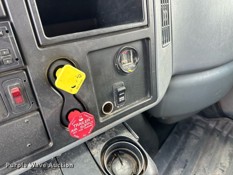 image for item DL0442 2005 International 7400 dump truck