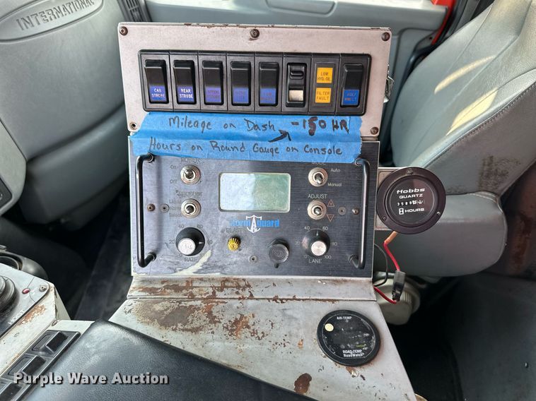 image for item DL0442 2005 International 7400 dump truck