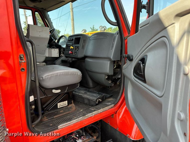 image for item DL0442 2005 International 7400 dump truck