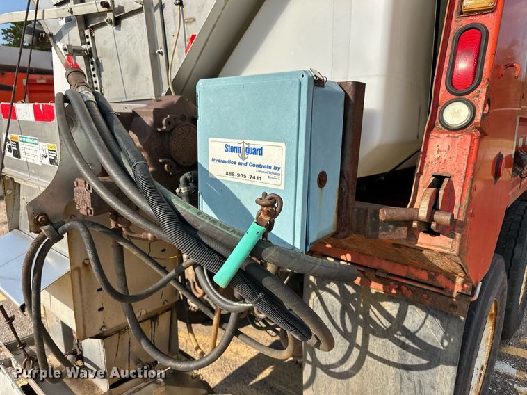 image for item DL0442 2005 International 7400 dump truck