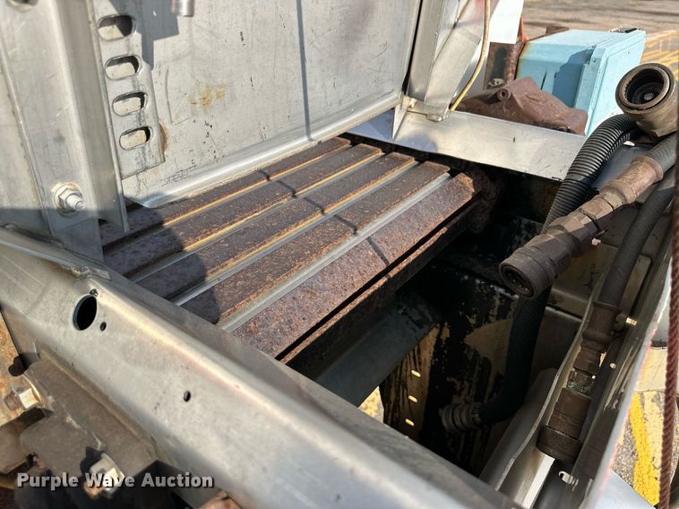 image for item DL0442 2005 International 7400 dump truck