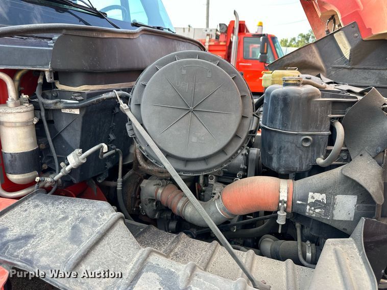 image for item DL0442 2005 International 7400 dump truck