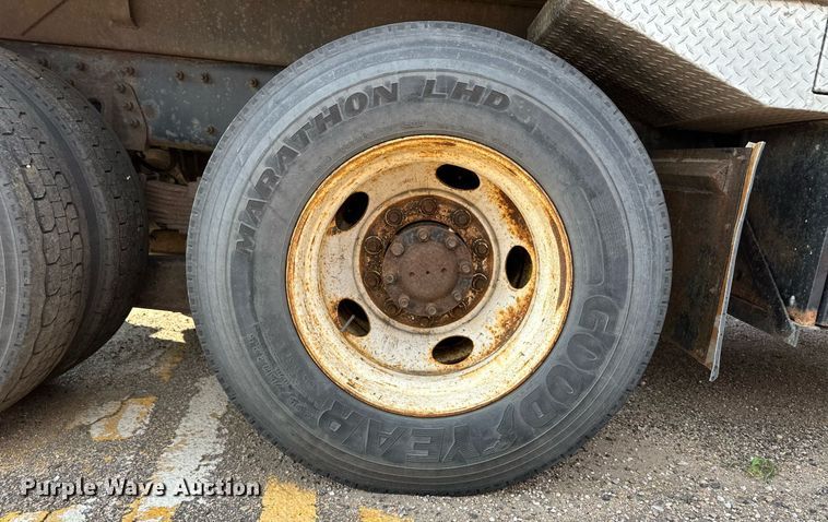 image for item DL0442 2005 International 7400 dump truck