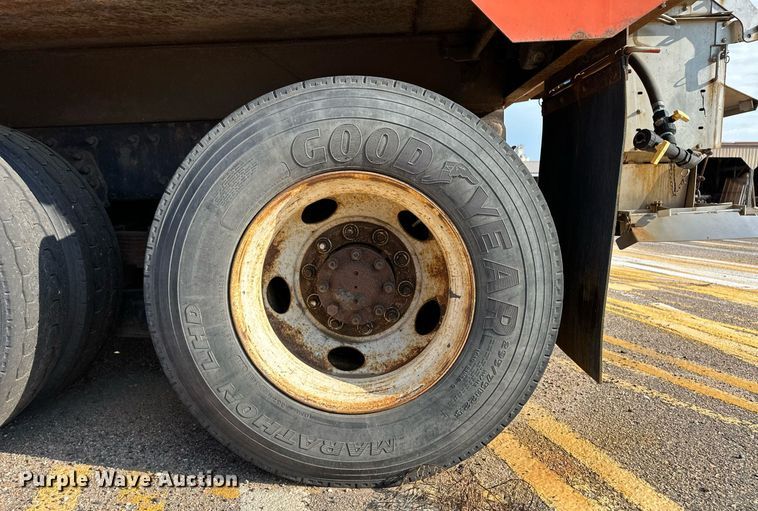 image for item DL0442 2005 International 7400 dump truck