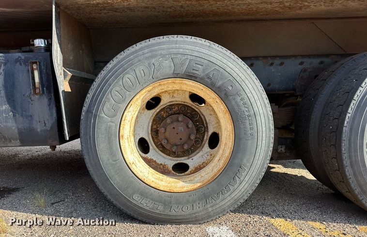 image for item DL0442 2005 International 7400 dump truck