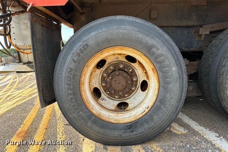 image for item DL0442 2005 International 7400 dump truck