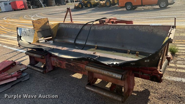 image for item DL0443 2005 HTC 2000 shouldering machine