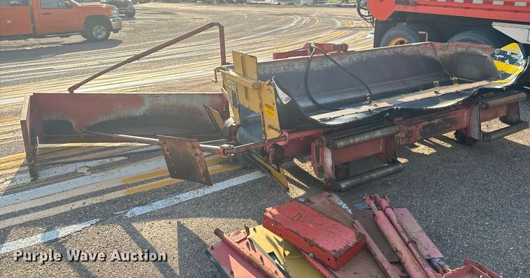 image for item DL0443 2005 HTC 2000 shouldering machine