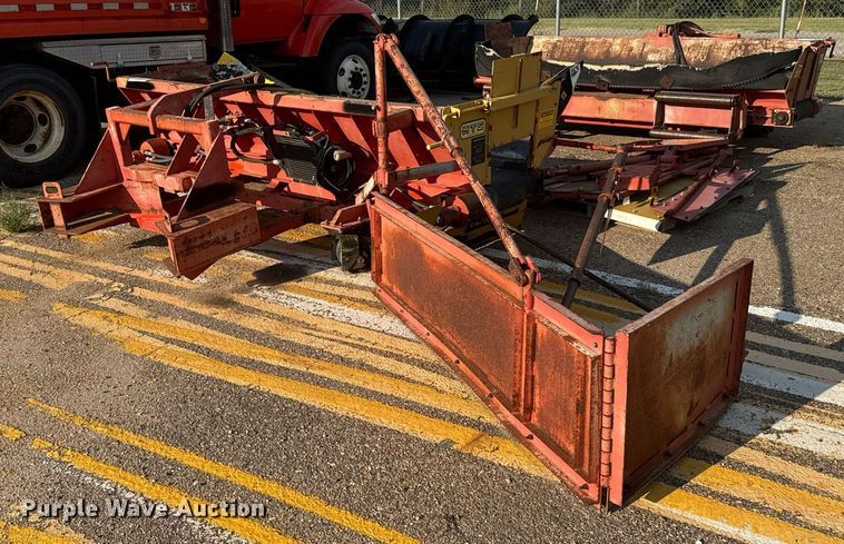 image for item DL0443 2005 HTC 2000 shouldering machine