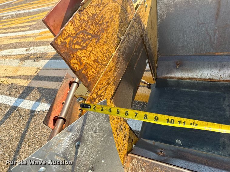 image for item DL0443 2005 HTC 2000 shouldering machine