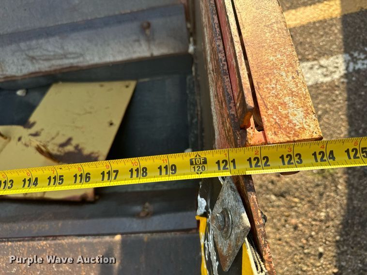 image for item DL0443 2005 HTC 2000 shouldering machine