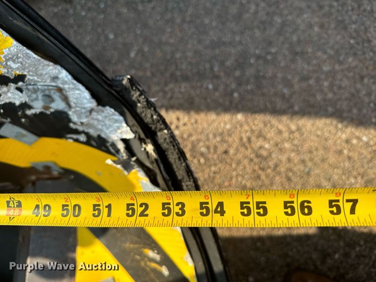 image for item DL0443 2005 HTC 2000 shouldering machine