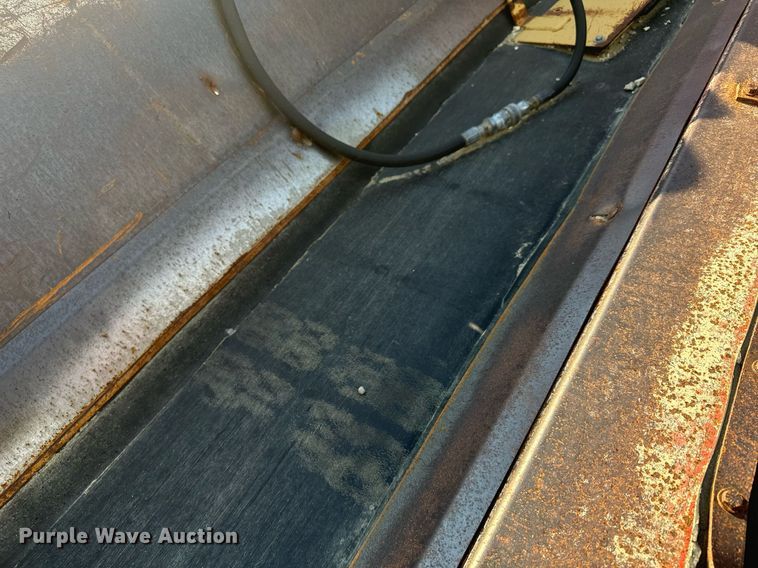 image for item DL0443 2005 HTC 2000 shouldering machine