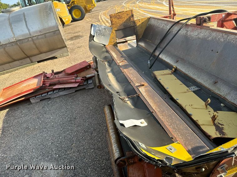 image for item DL0443 2005 HTC 2000 shouldering machine