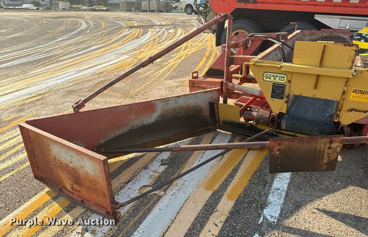 image for item DL0443 2005 HTC 2000 shouldering machine