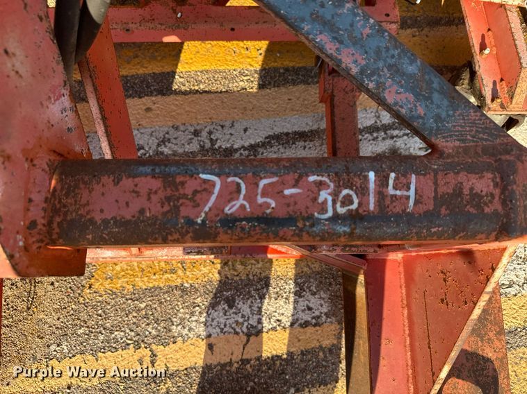 image for item DL0443 2005 HTC 2000 shouldering machine