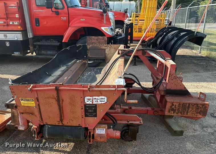 image for item DL0444 2005 HTC 2000 shouldering machine