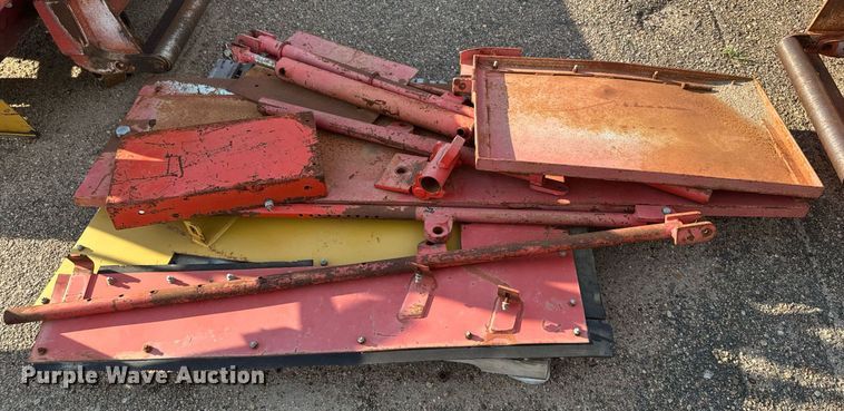 image for item DL0444 2005 HTC 2000 shouldering machine