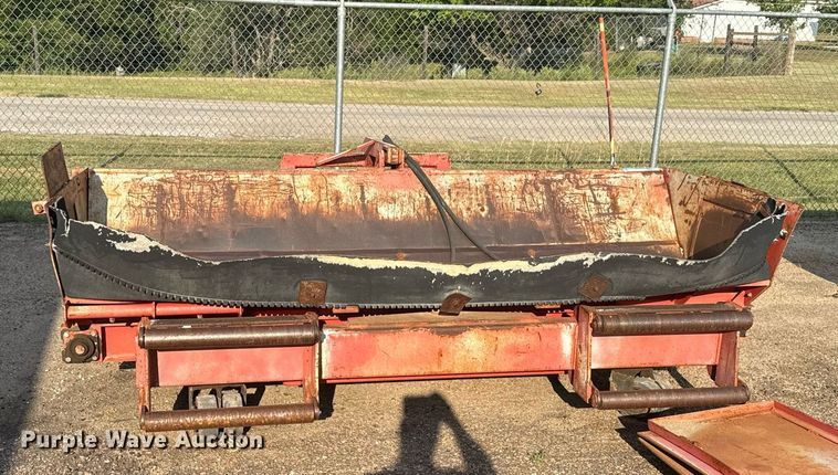 image for item DL0444 2005 HTC 2000 shouldering machine