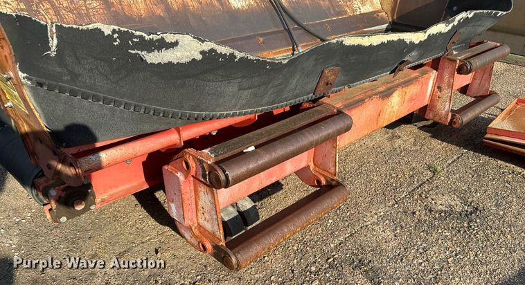 image for item DL0444 2005 HTC 2000 shouldering machine